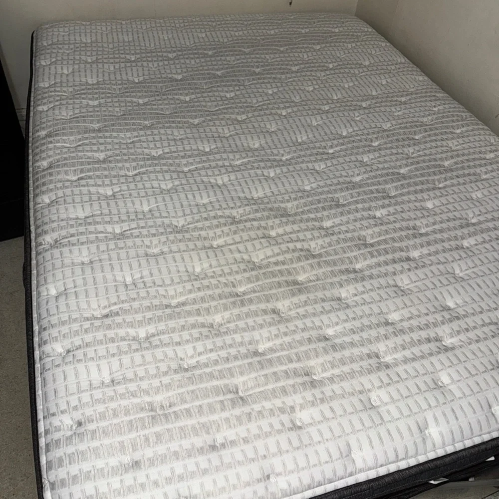Queen size Mattress with adjustable frame